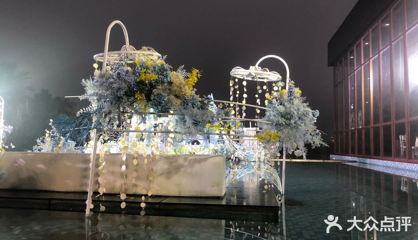蓝色的水上婚礼[加油][加油]