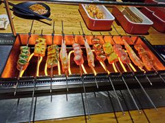 会自己转的烧烤炉-悦屋老板娘的烤肉店(紫薇田园店)