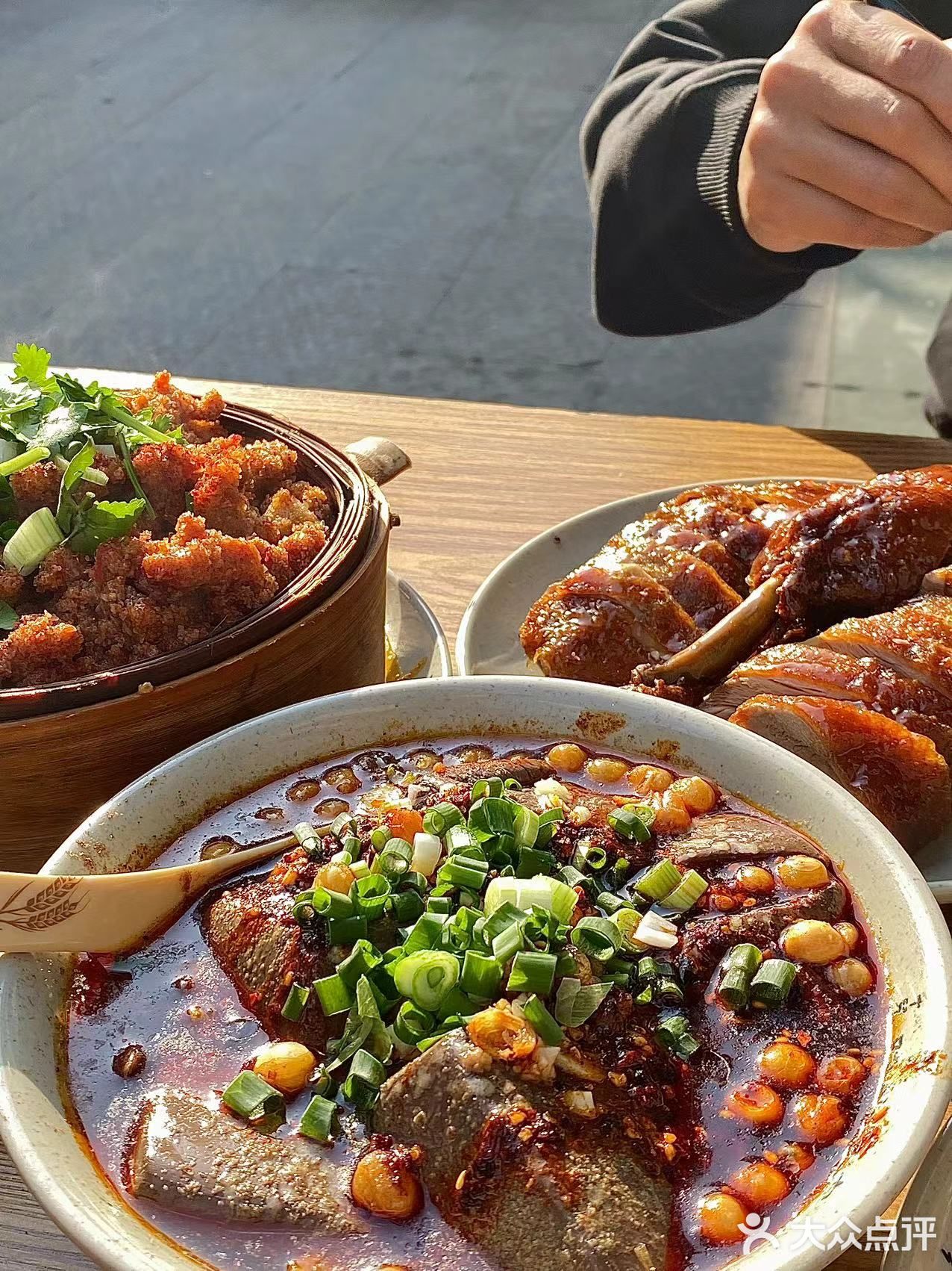 乐山本地人都在打卡的跷脚牛肉 😃