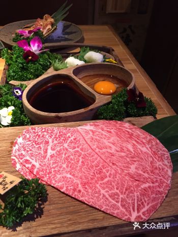 热呼呼的，用店里送的蔬菜包菜包着吃蘸料吃