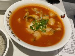 番茄巴沙鱼小聚锅-渝是乎酸菜鱼·川渝小炒(新世界百货望京店)