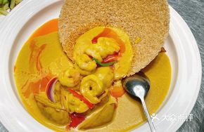 Signature Curry Rice Crackers with Shrimp Balls