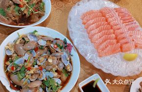 Thick-Cut Straight-Edge Salmon