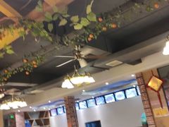 大堂-醉美东江·三文鱼·烧鸡公
