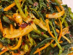 拌长白山野菜-百年石锅饭·朝鲜族传统民餐