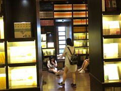 -钟书阁(松江泰晤士小镇店)