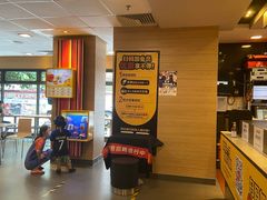 等位区-麦当劳(中唱大厦店)