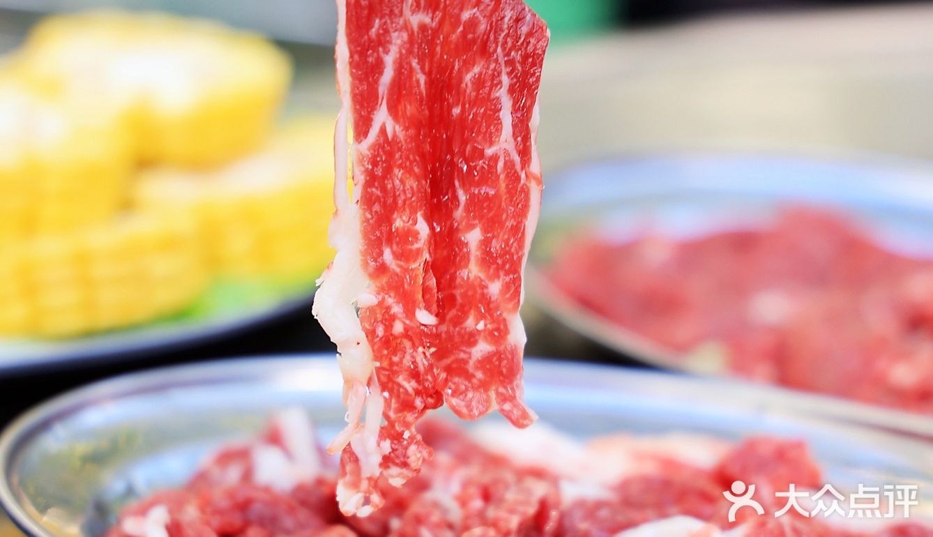 梧桐树下的老洋房露台真牛肉火锅