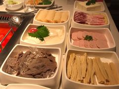 -海底捞火锅鲜切牛肉主题店(长寿路店)