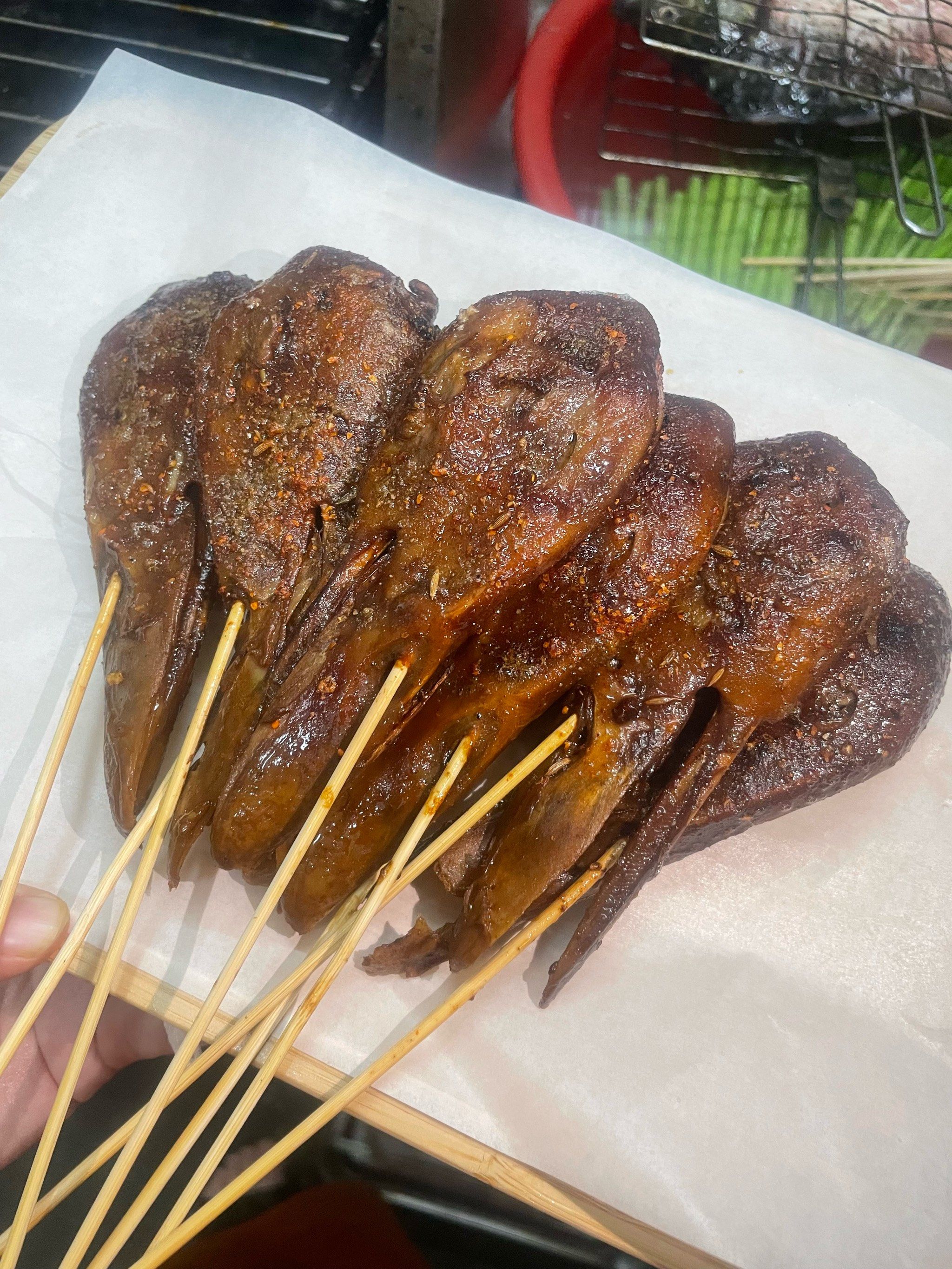 好吃那个烤卤鸡爪和烤卤鸭头巨好吃安利那个