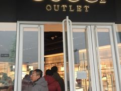 -Gucci(首创奥特莱斯店)