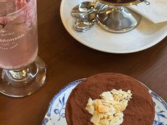 -Café Monson