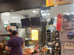 -麦当劳(上海虹桥站30B检票口楼上)