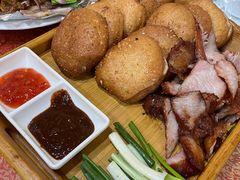 小饼炭烧肉-龙香居海鲜浑锅家常菜·特色驴肉