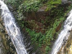-燕子河大峡谷天坑仙境