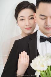 -现代经典婚纱摄影