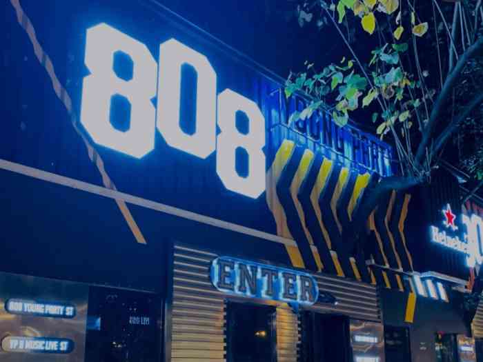 808 livehouse-"朋友一直说想去酒吧嗨皮一下,就约到808.