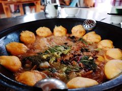 筋头巴脑铁锅炖-粘豆包柴火铁锅炖