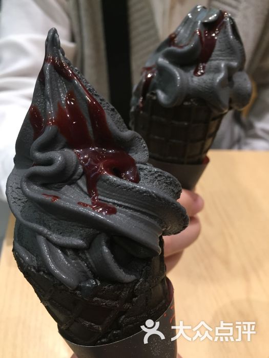 酷黑火山华夫冰淇淋(黑芝麻)