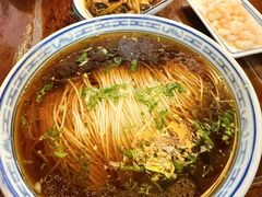 红汤底-同得兴 Since·1995 传统苏式面馆(嘉馀坊店)