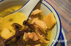 Tibetan Mushroom Qingyuan Chicken Pot