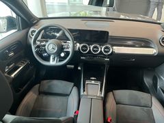 -天津波士信达奔驰4S店(卫津南路店)