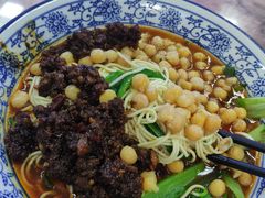 -渝之汇牛肉豌杂面