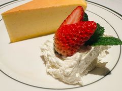 芝士蛋糕搭配自制奶油-Wolfgang’s Steakhouse 沃夫冈牛排馆(上海白玉兰广场店)