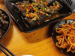 黑色经典臭豆腐-回·龙虾铺·盆盆蟹·烧烤大排档(回龙观店)
