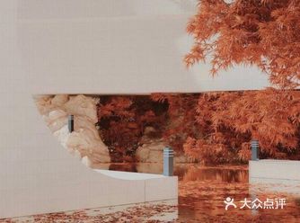 构筑超现实的建筑空间，探索人工与自然的边界