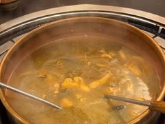 菌菇鸡煲-阿山卓·野生菌火锅·纳西火塘烤肉