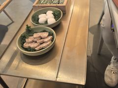 -左庭右院鲜牛肉火锅(金山万达店)
