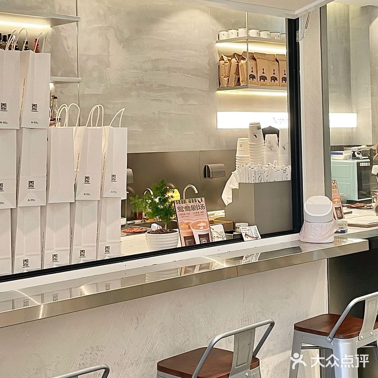 乌鸦咖啡是咖啡馆里的文艺大师