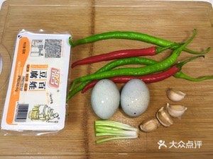 夏天必备的小苞苞清爽皮蛋豆腐