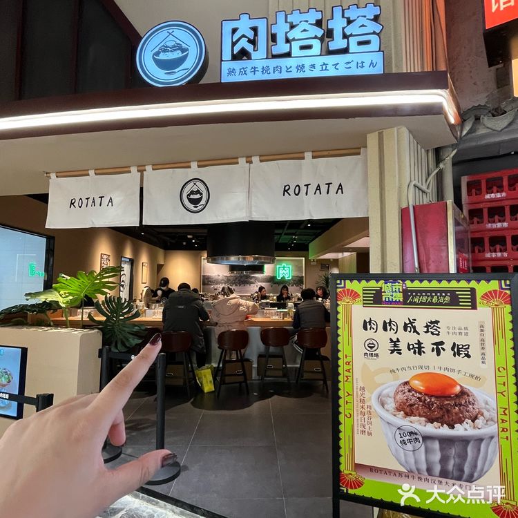 一人一个座位 ，好适合i人啊哈哈哈...