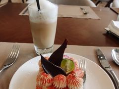 -百灵希尔顿逸林酒店大堂吧