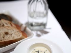 餐前面包黄油-壳里西餐厅Coquille Seafood Bistro(蒙自路店)