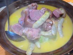-帅巴人舅母子腊蹄民俗村
