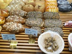 -焙丽拾光(麦凯乐直营店)