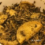 咸菜素鸡：配料：素鸡，咸菜