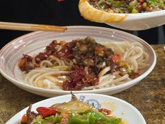 -歹歹的加个面过油肉拌面