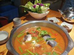 -野山舂·贵州现舂酸汤火锅(鸿通城店)