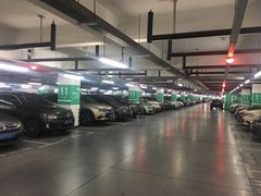 -虹桥火车站-停车场