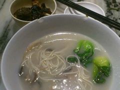 浓汤菌菇面外加香菇面筋-功德林(南京西路店)