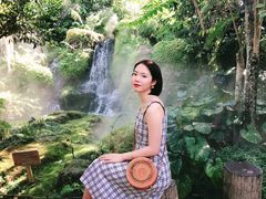 -Chom Cafe and Restaurant