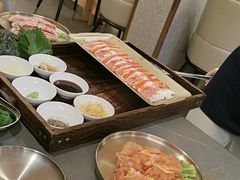 -围炉肉舍•炭烤活鳗•丹东海鲜烤肉(步行街店)