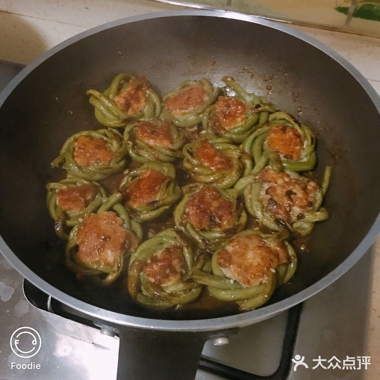 家门口坐车2站的幸福超市就成为了首选，超市干净整齐