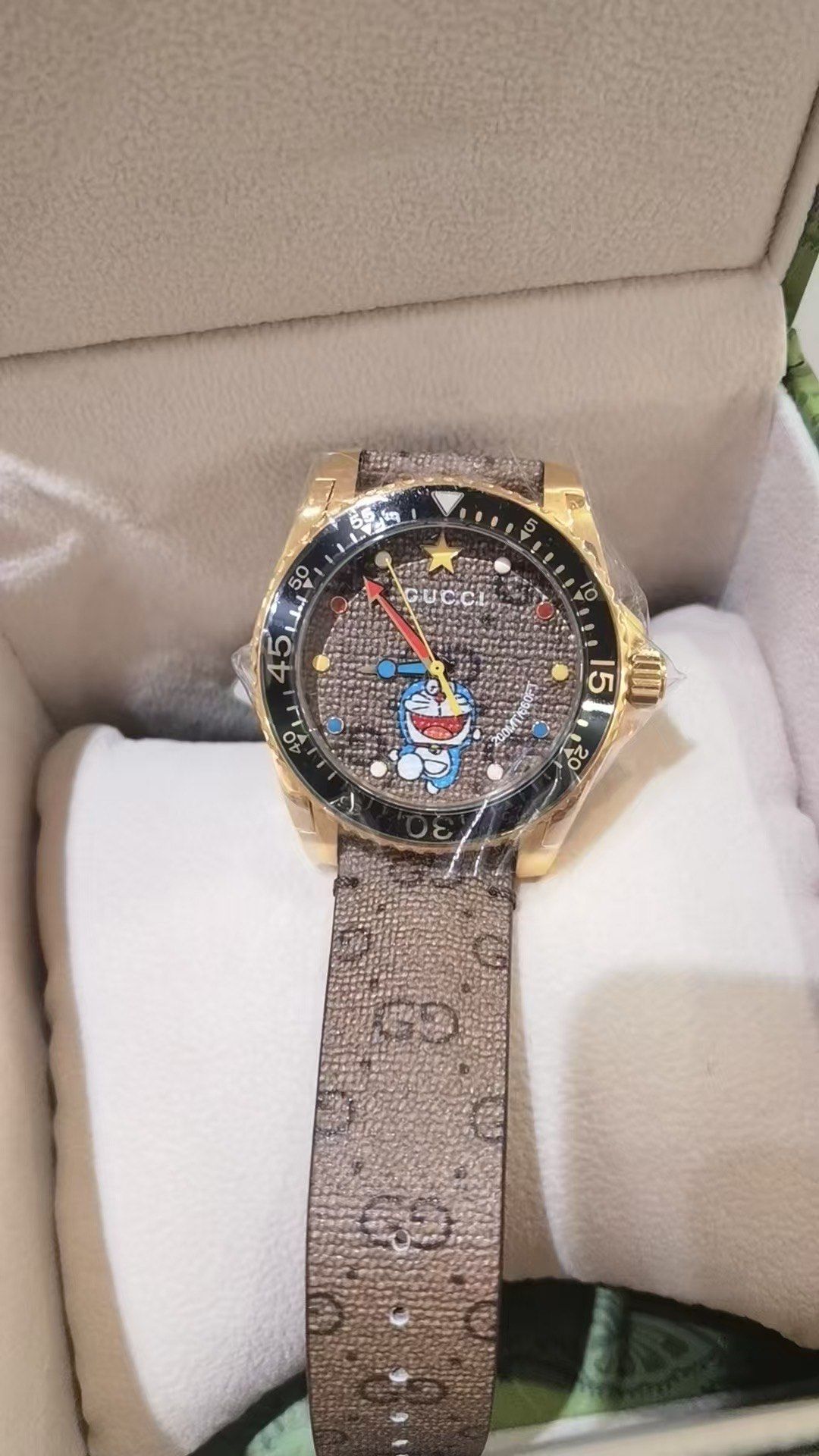 gucci哆啦a梦联名款手表