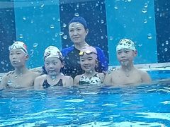 -Swim斯卫姆国际儿童游泳中心(红博中央公园店)