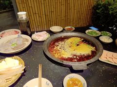 -茅草房·河畔园林火锅
